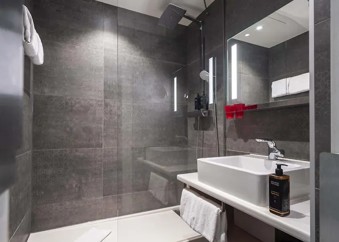 Mercure First 4*